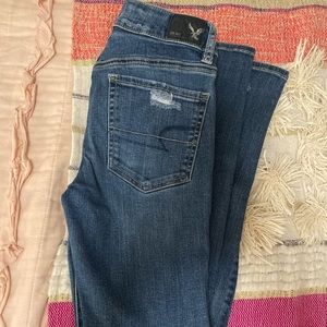 American Eagle Distressed “Hi-Rise Jegging”
